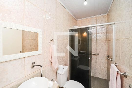 Banheiro de casa à venda com 3 quartos, 310m² em Vila Ipiranga, Porto Alegre