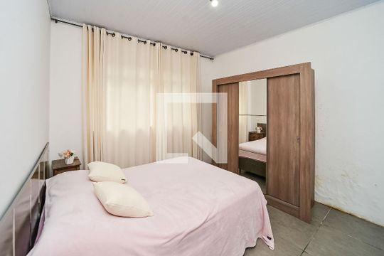 Quarto 2 de casa à venda com 3 quartos, 310m² em Vila Ipiranga, Porto Alegre