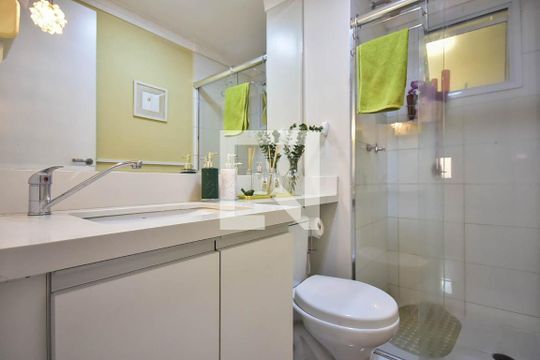 Banheiro de apartamento para alugar com 3 quartos, 104m² em Vila Suzana, São Paulo