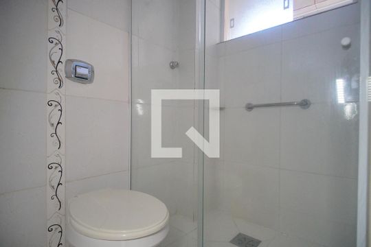 Banheiro de apartamento à venda com 1 quarto, 45m² em Centro, São Leopoldo