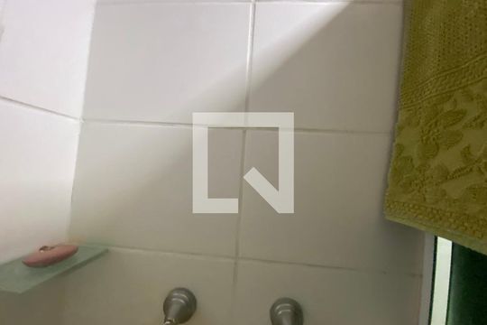 Banheiro de apartamento à venda com 2 quartos, 48m² em Taquara, Rio de Janeiro