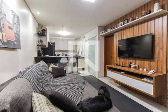 Sala de casa de condomínio à venda com 2 quartos, 72m² em Vila Carmosina, São Paulo