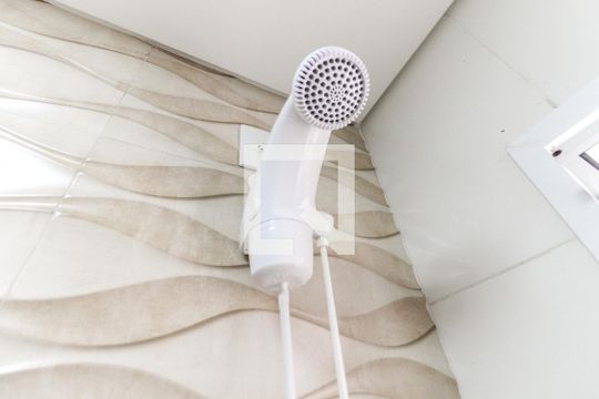 Banheiro Suíte 2  de casa de condomínio à venda com 2 quartos, 72m² em Vila Carmosina, São Paulo