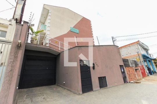 Fachada de casa de condomínio à venda com 2 quartos, 72m² em Vila Carmosina, São Paulo