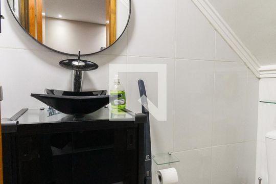 Lavabo de casa de condomínio à venda com 2 quartos, 72m² em Vila Carmosina, São Paulo
