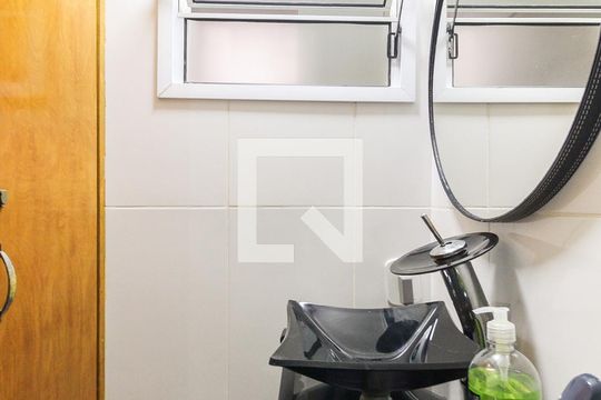 Lavabo de casa de condomínio à venda com 2 quartos, 72m² em Vila Carmosina, São Paulo