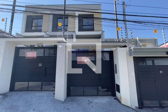 Fachada de casa à venda com 3 quartos, 134m² em Vila Araguaia, São Paulo