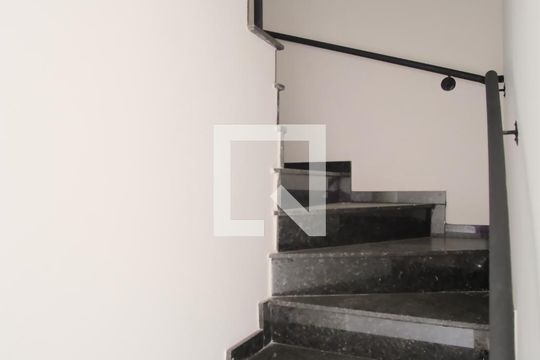 Escada de casa à venda com 3 quartos, 134m² em Vila Araguaia, São Paulo