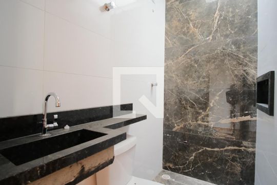 Banheiro Social de casa à venda com 3 quartos, 134m² em Vila Araguaia, São Paulo
