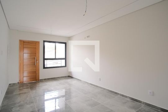 Casa à venda com 3 quartos, 134m² em Vila Araguaia, São Paulo