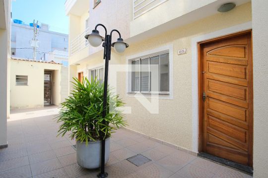 Fachada de casa de condomínio à venda com 2 quartos, 58m² em Vila Uniao (zona Leste), São Paulo