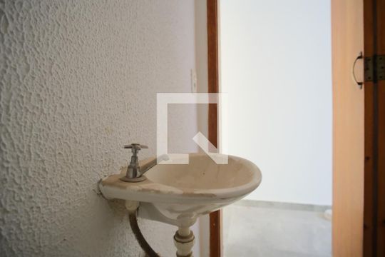 Lavabo de casa de condomínio à venda com 2 quartos, 58m² em Vila Uniao (zona Leste), São Paulo