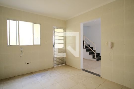 Cozinha de casa de condomínio à venda com 2 quartos, 70m² em Vila Uniao (zona Leste), São Paulo