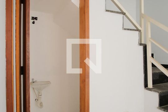 Lavabo de casa de condomínio à venda com 2 quartos, 70m² em Vila Uniao (zona Leste), São Paulo