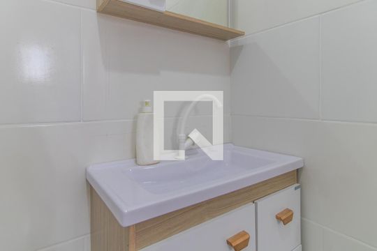 Banheiro de apartamento para alugar com 1 quarto, 43m² em Farroupilha, Porto Alegre