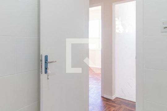 Banheiro de apartamento para alugar com 1 quarto, 43m² em Farroupilha, Porto Alegre