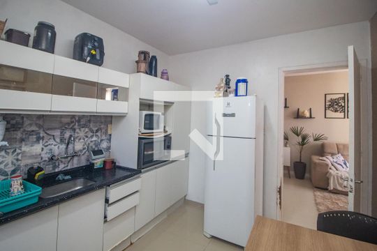 Cozinha de apartamento à venda com 1 quarto, 46m² em Medianeira, Porto Alegre