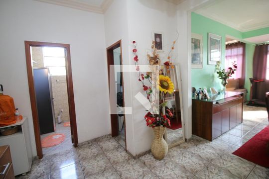 Sala de casa à venda com 3 quartos, 180m² em Vaz Lobo, Rio de Janeiro