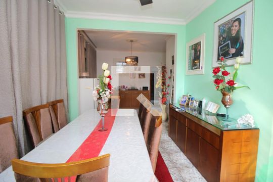 Sala de casa à venda com 3 quartos, 180m² em Vaz Lobo, Rio de Janeiro