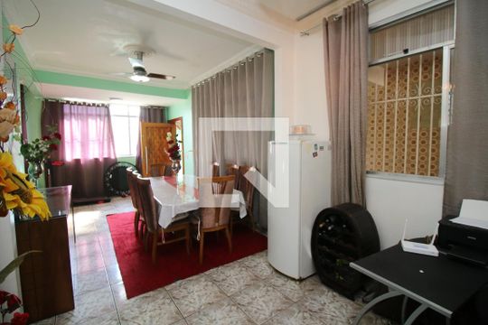 Sala de casa à venda com 3 quartos, 180m² em Vaz Lobo, Rio de Janeiro