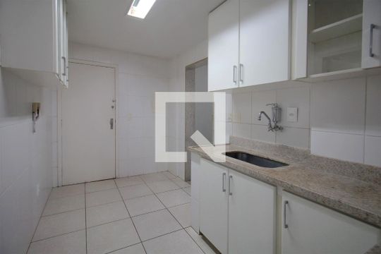 Cozinha de apartamento para alugar com 2 quartos, 75m² em Funcionários, Belo Horizonte