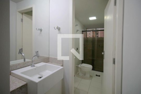 Banheiro de apartamento para alugar com 2 quartos, 75m² em Funcionários, Belo Horizonte