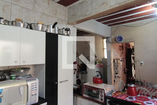 Cozinha de casa à venda com 3 quartos, 150m² em Primeiro de Maio, Belo Horizonte