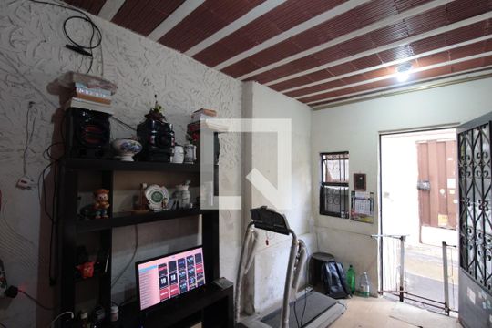 Sala de casa à venda com 3 quartos, 150m² em Primeiro de Maio, Belo Horizonte