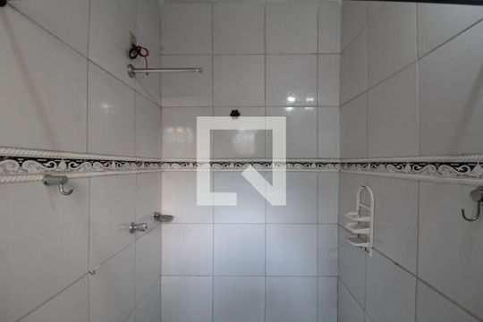 Edícula-Banheiro  de casa à venda com 3 quartos, 150m² em Primeiro de Maio, Belo Horizonte