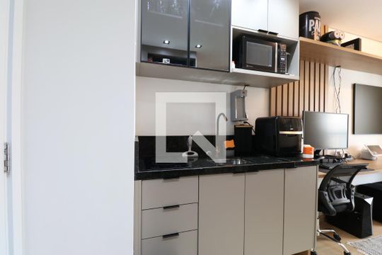 Cozinha de apartamento à venda com 1 quarto, 32m² em Pompeia, São Paulo