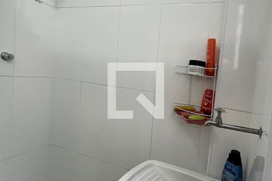 Banheiro de apartamento para alugar com 1 quarto, 52m² em Aparecida, Santos