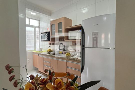 Cozinha de apartamento para alugar com 1 quarto, 52m² em Aparecida, Santos