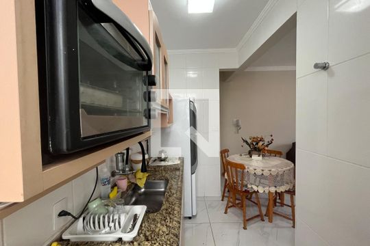 Cozinha de apartamento para alugar com 1 quarto, 52m² em Aparecida, Santos