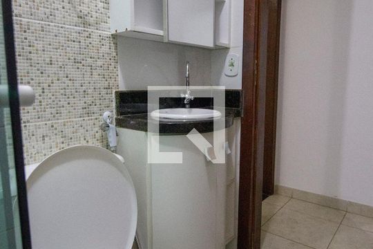 Banheiro de apartamento para alugar com 1 quarto, 32m² em Setor Habitacional Vicente Pires (taguatinga), Brasília