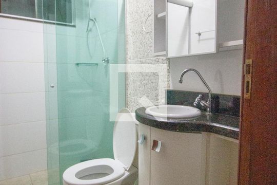 Banheiro de apartamento para alugar com 1 quarto, 32m² em Setor Habitacional Vicente Pires (taguatinga), Brasília