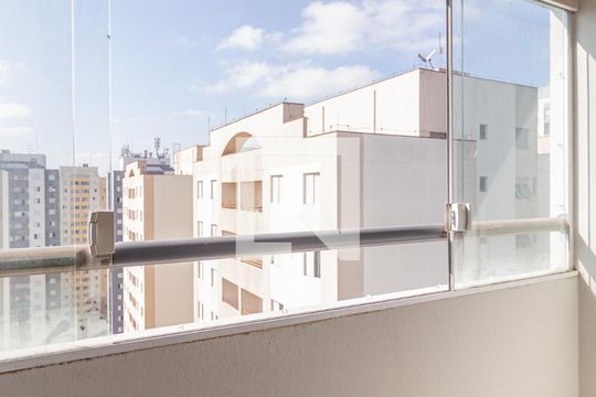 Sacada de apartamento para alugar com 3 quartos, 64m² em Vila Yara, Osasco