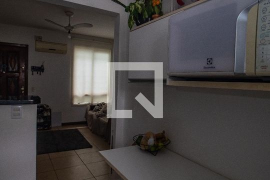 Cozinha de apartamento à venda com 1 quarto, 40m² em Camaquã, Porto Alegre