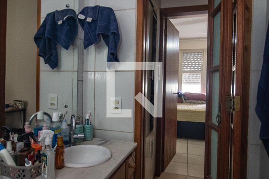 Banheiro de apartamento à venda com 1 quarto, 40m² em Camaquã, Porto Alegre