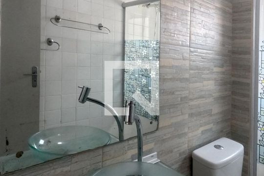 Banheiro de apartamento para alugar com 1 quarto, 45m² em Embaré, Santos