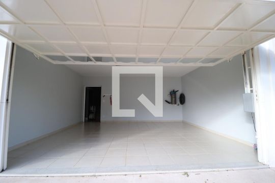 Garagem de casa de condomínio para alugar com 4 quartos, 316m² em Nova Uberlândia, Uberlândia