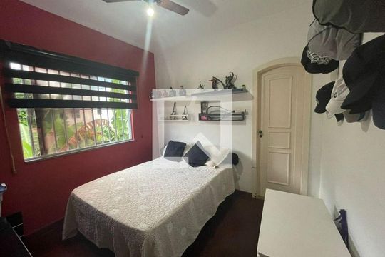 Casa à venda com 3 quartos, 225m² em Piratininga, Niterói