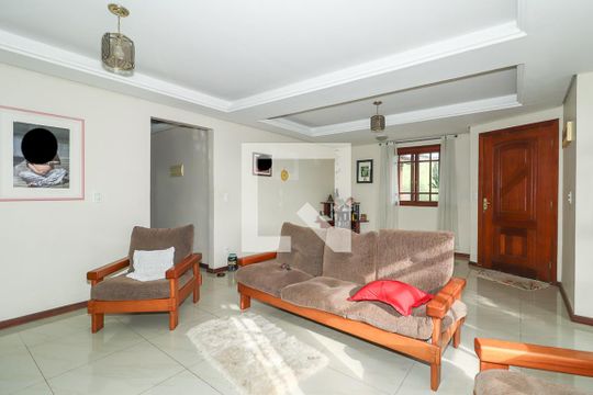 Sala de casa para alugar com 4 quartos, 238m² em Jardim Itu, Porto Alegre