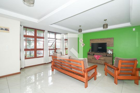 Casa para alugar com 4 quartos, 238m² em Jardim Itu, Porto Alegre