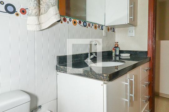 Banheiro Social de casa para alugar com 4 quartos, 238m² em Jardim Itu, Porto Alegre