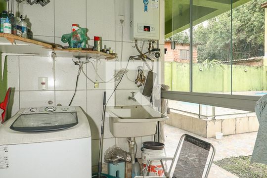 Área de Serviço de casa para alugar com 4 quartos, 238m² em Jardim Itu, Porto Alegre