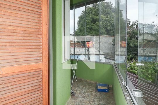 Varanda Suíte de casa para alugar com 4 quartos, 238m² em Jardim Itu, Porto Alegre