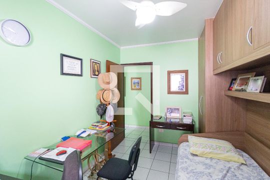 Quarto de casa à venda com 4 quartos, 208m² em Vila Yara, Osasco