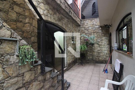 Quintal de casa para alugar com 4 quartos, 217m² em Vila Caminho do Mar, São Bernardo do Campo