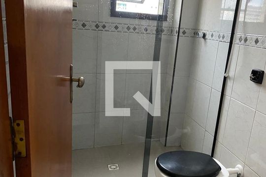 Banheiro de apartamento para alugar com 1 quarto, 62m² em Aviação, Praia Grande