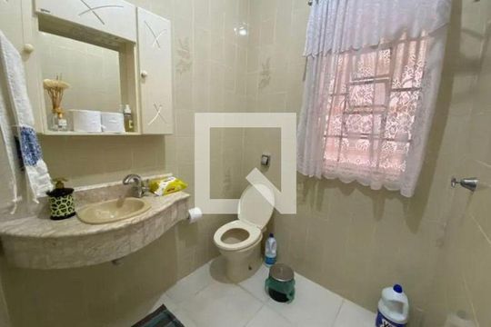 Casa à venda com 4 quartos, 219m² em Vila Ipojuca, São Paulo